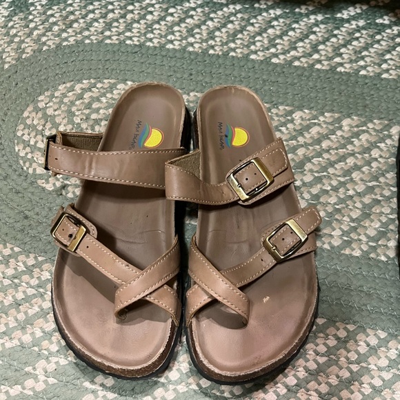 Maui Island Women's Sandals, set of 2, size 9 - Picture 3 of 6